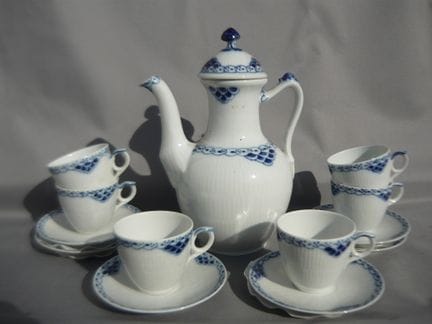 Royal Copenhagen Princesse. Coffee pot and 6 small