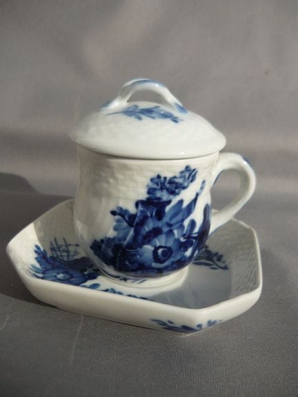 Royal Copenhagen Blue Flower, curvilinear. Dessert
