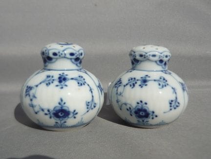 Royal Copenhagen Musselmalet Half-Point. Salt &amp