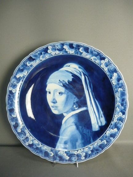 Huge plate with a design inspired by Vermeer. De F