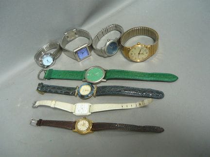Assortment of vintage watches. Completely untested