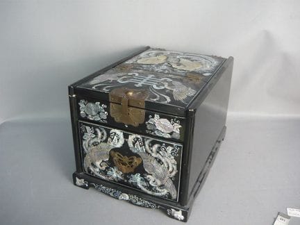 Jewelry box. Hinged. Probably China, 20th century.