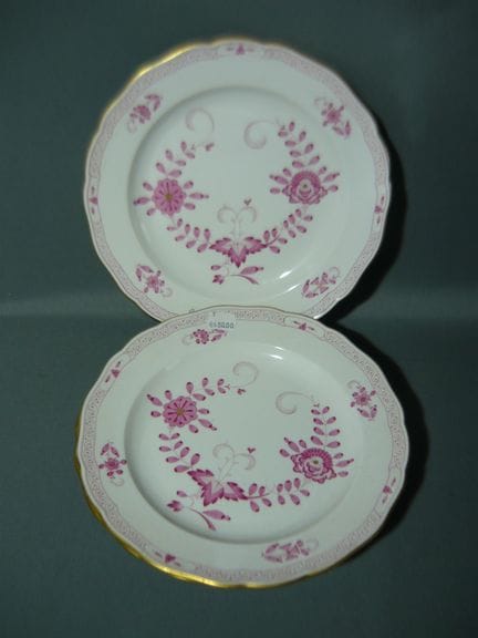 Meissen. Indian Purple. 3 large flat plates, 25 cm