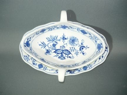 Meissen (Schwerter) onion pattern. Gravy boat. Fir