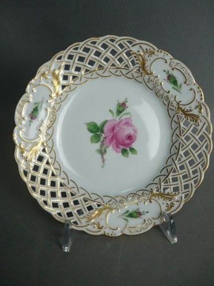 Decorative plate with an openwork rim. Meissen (Sc