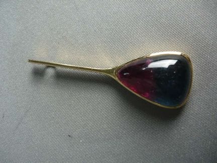 Modern bar pendant with gemstone. 585GG. L 6.5 cm.