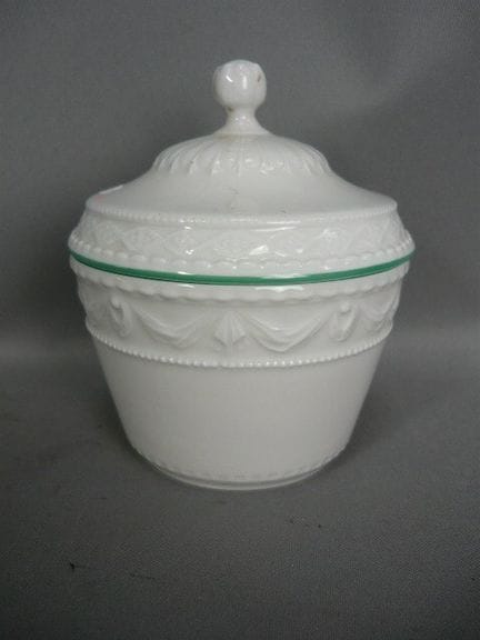 Sugar bowl with lid. KPM Berlin. 20th century. Fir