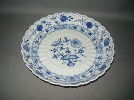 Round pastry dish. Meissen (Schwerter). Onion patt