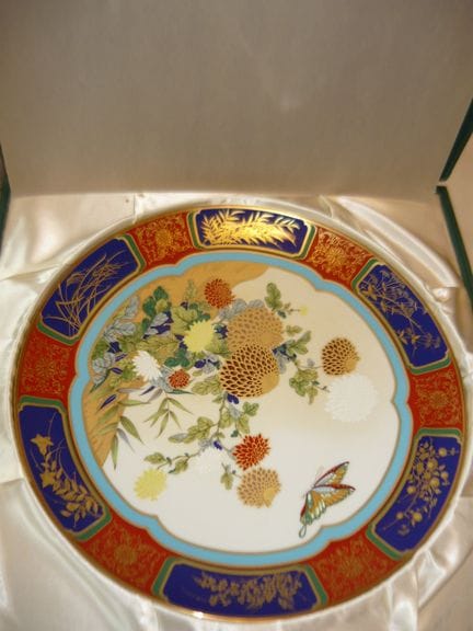 Noritake. Large limited-edition anniversary plate.