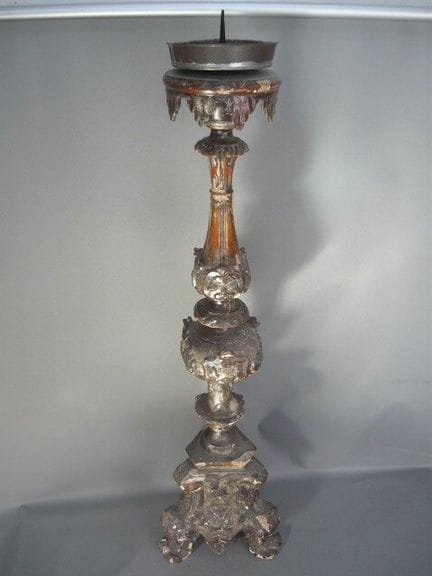 Gran candelabro de altar. Probablemente de los sig