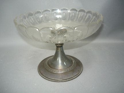 Antique étagère with olive-patterned glass. Silver
