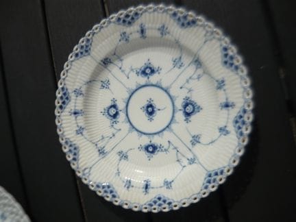 Royal Copenhagen Musselmalet Full Lace. Large flat