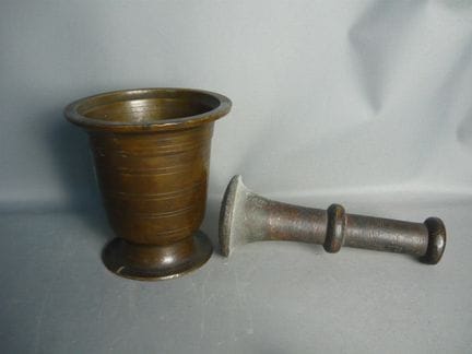 Heavy mortar with pestle. Bronze. Probably 17th ce