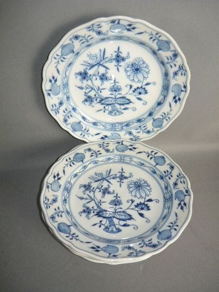 Six flat plates. Meissen (Schwerter). Onion-patter