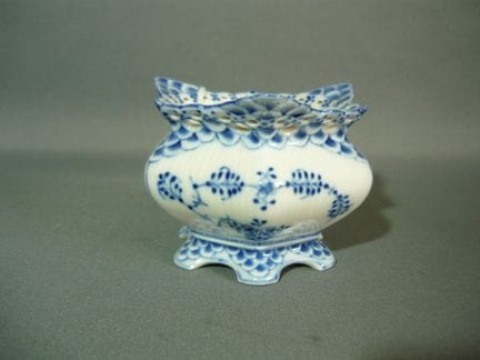 Royal Copenhagen Musselmalet Vollspitze. Sugar Bow