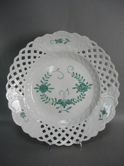 Large decorative plate. Meissen (Schwerter). "Indi