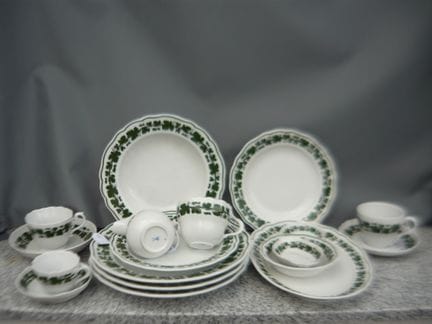 迈森（施韦特）。葡萄叶纹。大型套装。一级品。约18件。PCL