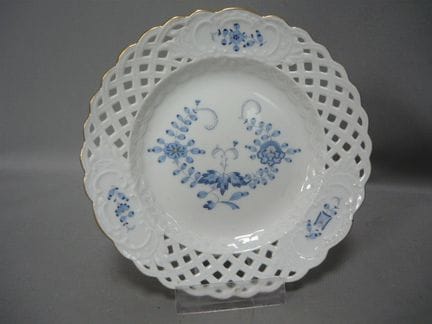 Decorative plate with a wide openwork rim. Meissen