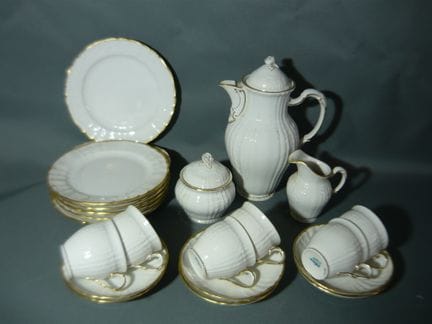 KPM Rocaille 系列，带金边。6人份咖啡套装。品相如新。一级品。咖啡壶高约25厘米。（编号