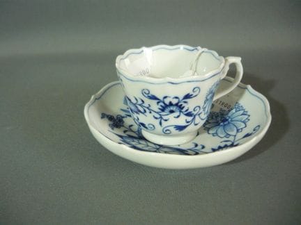 Meissen (Schwerter). Onion pattern. Cup. Second ch