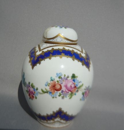 Potschappel Dresden. Lidded vase with painting. Fi