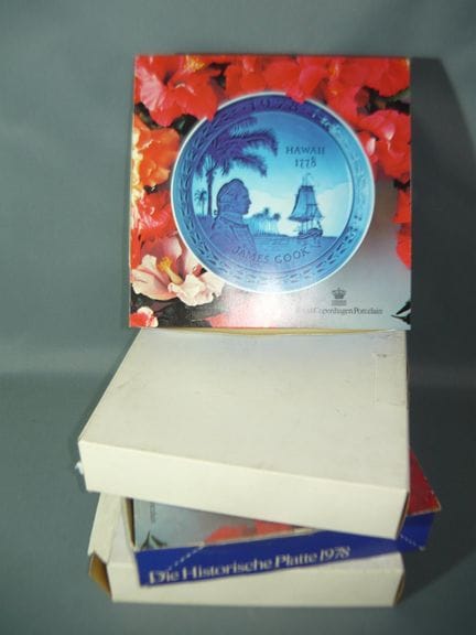 皇家哥本哈根。四只壁挂盘。包括“夏威夷发现”系列。原包装，一级品。（编号74846）PCL