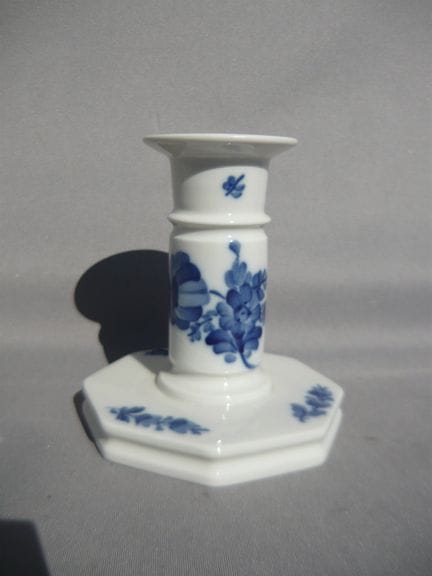 皇家哥本哈根“蓝花”系列。高烛台。一级品。高12厘米。PCL