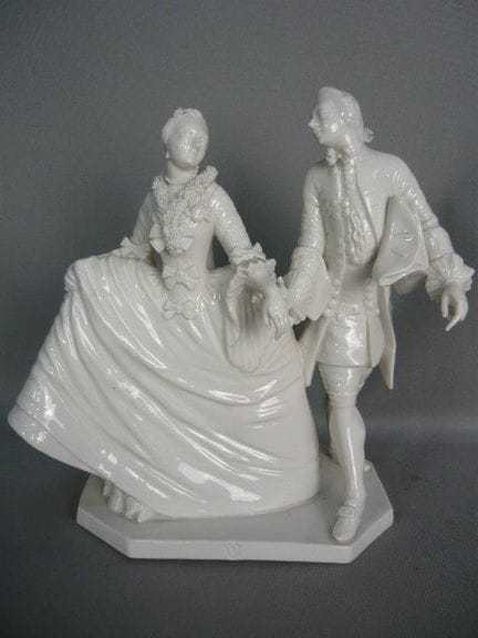 Courting Couple. Nymphenburg. 20th century. White 
