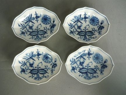 Four bowls. Meissen (Schwerter). Mark after 1934. 
