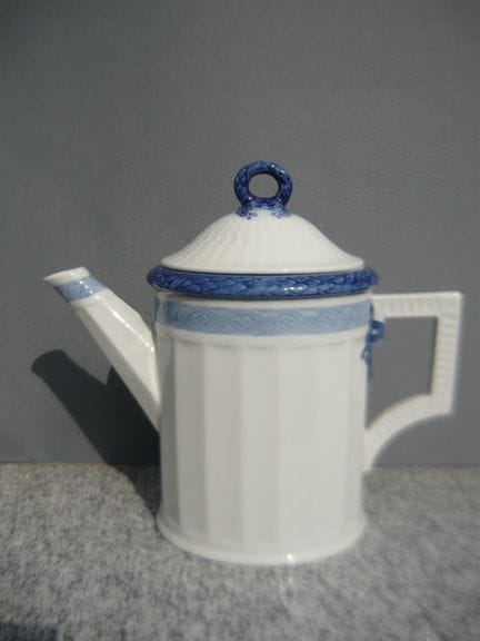 Royal Copenhagen Fan Blue. Large coffee pot. Appro
