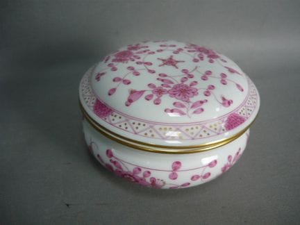 Lidded jar. Meissen (Schwerter). "Indian Purple" d