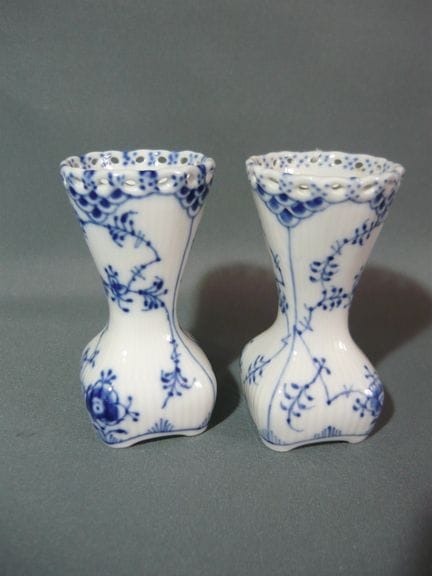 Royal Copenhagen Musselmalet Vollspitze. Pair of t