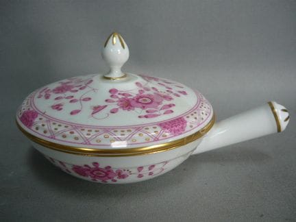 Lidded jar with handle. Meissen (Schwerter). "Indi