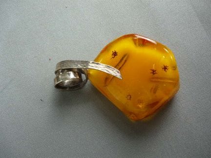 Large pendant with amber. 925 silver. H 6.5 cm. JW