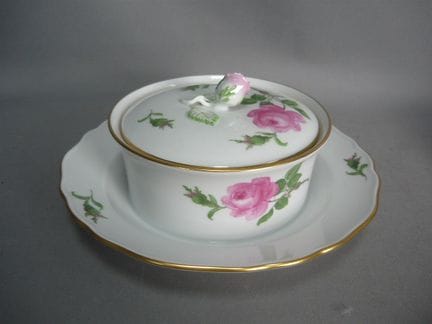 Butter dish with lid. Meissen (Schwerter). "Red Ro