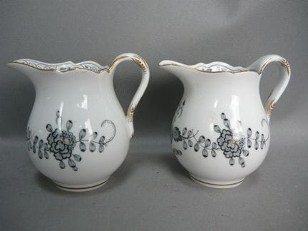 Pair of milk pitchers. Meissen (Schwerter). Marked