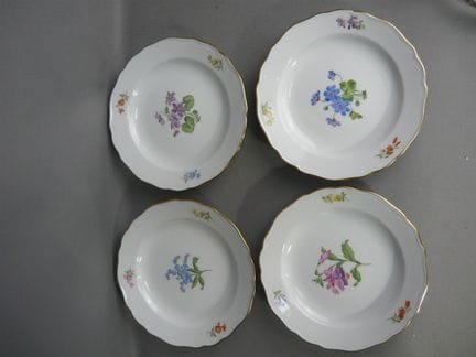 Set of 4 flat plates. Meissen (Schwerter). 20th ce