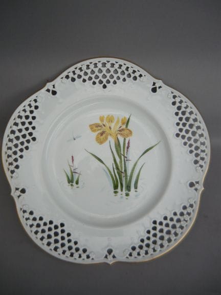 Meissen (Schwerter). Decorative plate featuring a 