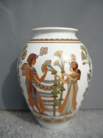 Kaiser. Egyptian vase. Height: 31 cm. PCL