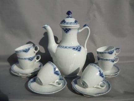 Royal Copenhagen Princesse. Coffee pot and 6 small