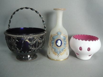 Set of 3 glass pieces. Partly in the Historicist s