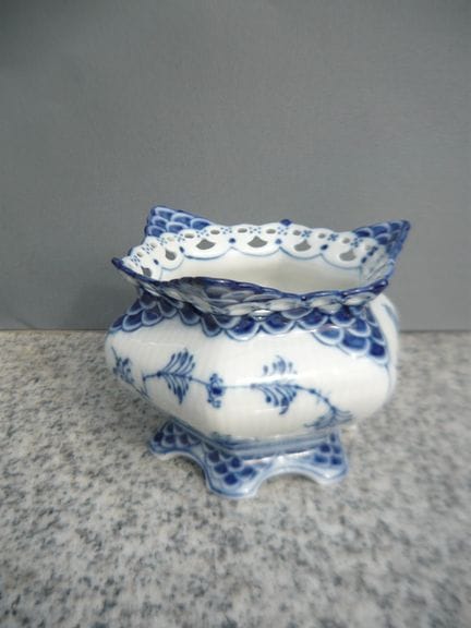 Royal Copenhagen Musselmalet. Full Lace. Sugar Bow