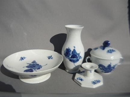皇家哥本哈根“蓝花”系列。4件装饰品套装。一级品。尺寸约20厘米。PCL