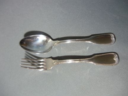 Robbe &amp; Berking。150号大象纹镀银餐具。2件。长21厘米。全新未用。附R&a