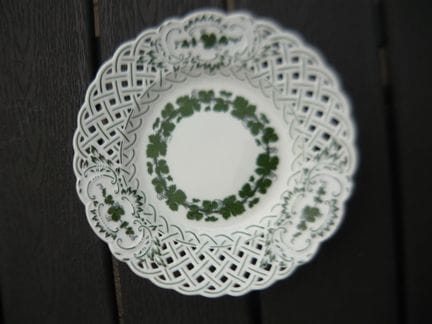 Meissen (Schwerter). Vine leaves.  Decorative plat