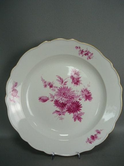 Huge round plate. Meissen (Schwerter). Bouquet of 