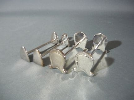 威尔肯斯等 4 个小刀架。镀银。SIL