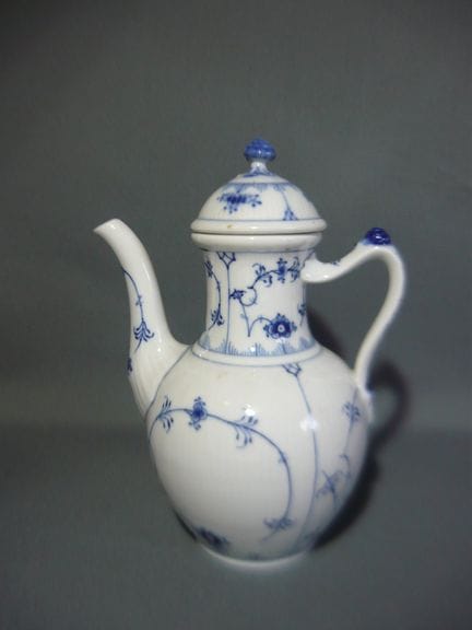 Royal Copenhagen Musselmalet. Large Coffee Pot #48