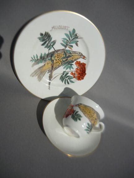 Heinrich. Large "August" breakfast mug with bird d