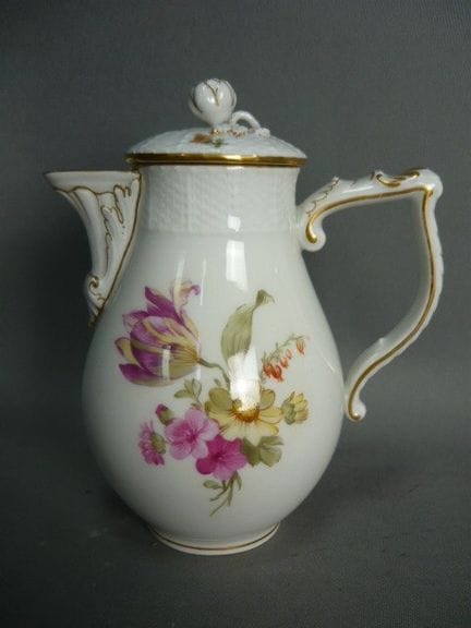 Small mocha pot. KPM Berlin. "Osier" design with p
